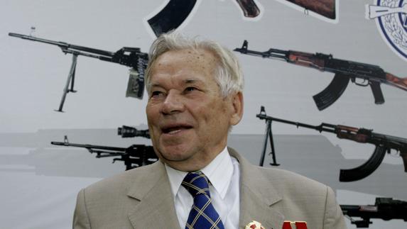 Mijail Kalashnikov, diseñador de armas ruso. 