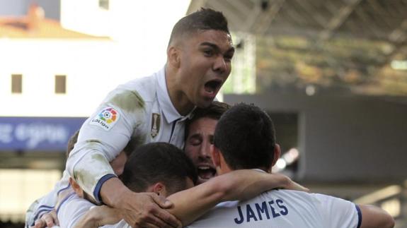 Casemiro celebra un gol del Real Madrid. 