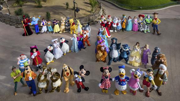 Los personajes Disney celebran el 25 aniversario de Disneyland París.