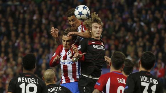 Hubo mucho juego áreo en el Calderón. 