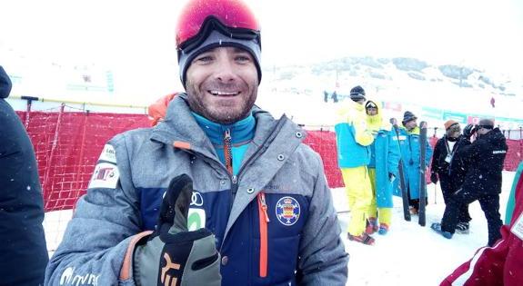 El entrenador Israel Planas, en Sierra Nevada. 