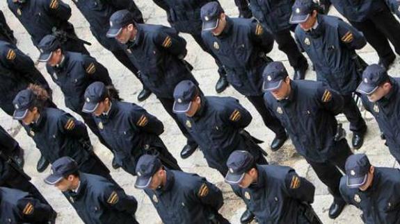 Miembros de una promoción de la Policía Nacional en la Academia de Ávila.