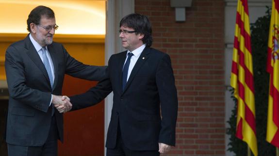 Mariano Rajoy y Carles Puigdemont.