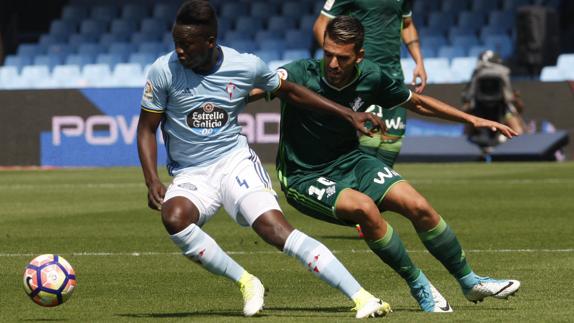 Pape Cheikh, ante Ceballos. 