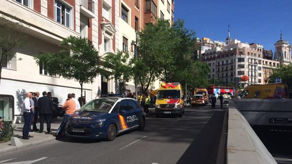 Efectivos del Samur y Policía Nacional en el lugar de los hechos.