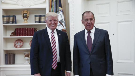 Donald Trump y Serguéi Lavrov, antes de su reunión en la Casa Blanca.