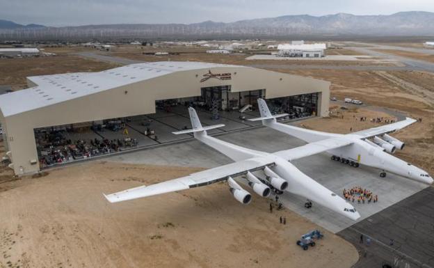 El avión fabricado por Stratolaunch.