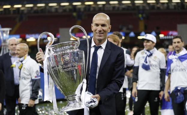 Zidane, con la copa. 