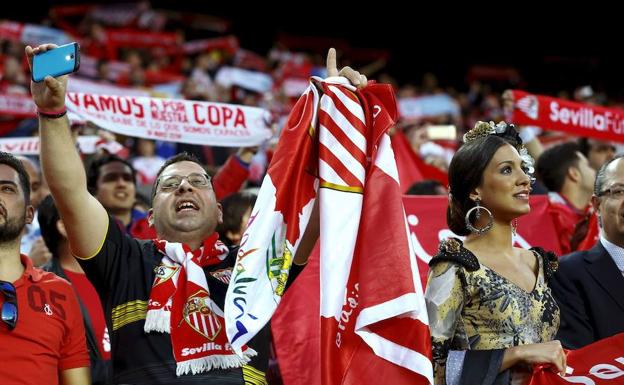 Aficionados del Sevilla. 