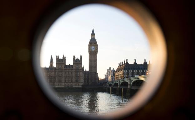 Vista del Big Ben y el Parlamento británico desde la otra ribera del Támesis.