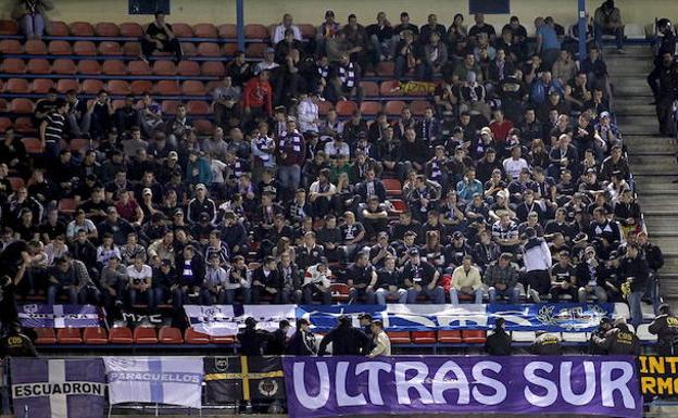 Ultras Sur en un partido a domicilio. 