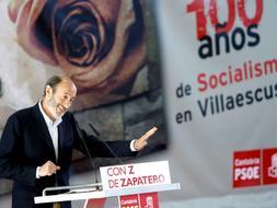 Rubalcaba asegura que el "mayor problema de Rajoy" no es Zapatero, sino que "son los españoles"