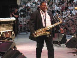 Pee Wee Ellis, el saxofonista que definió el sonido de James Brown, en Casyc