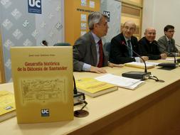 Imagen de la presentación del libro, esta mañana.           / DANIEL PEDRIZA
