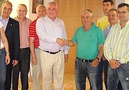 El PP y la agrupación vecinal pactan y Trueba sigue de alcalde