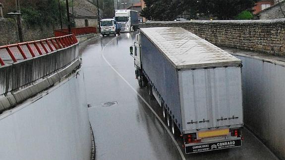 Los Corrales estudia medidas para controlar el tráfico pesado en el centro