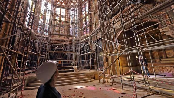 Interior de la iglesia apuntalada