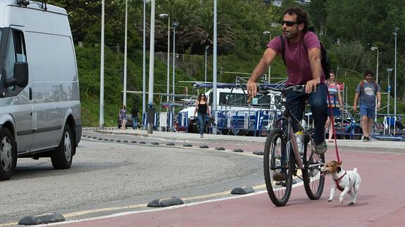 Carril bici a su paso por la zona de San Martín, en Santander