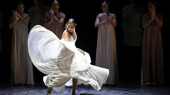 Sara Baras: «La mitología se clava como el flamenco»