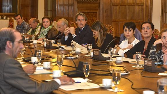 El equipo de Gobierno presenta al Consejo de Sostenibilidad su propuesta del Metro-Tus