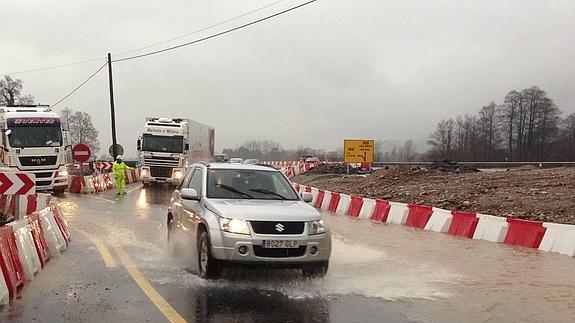 Inundaciones en la carretera N-634.