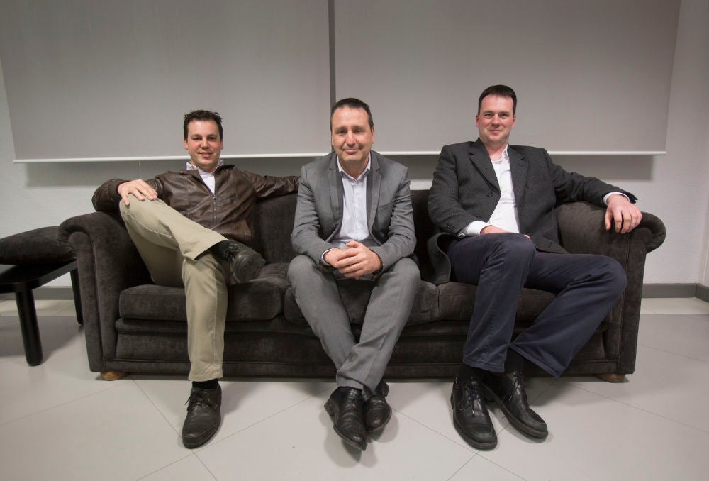 Juan Ramón Carrancio, líder regional de Ciudadanos, con los candidatos Esteban Martínez (izquierda) y David González.