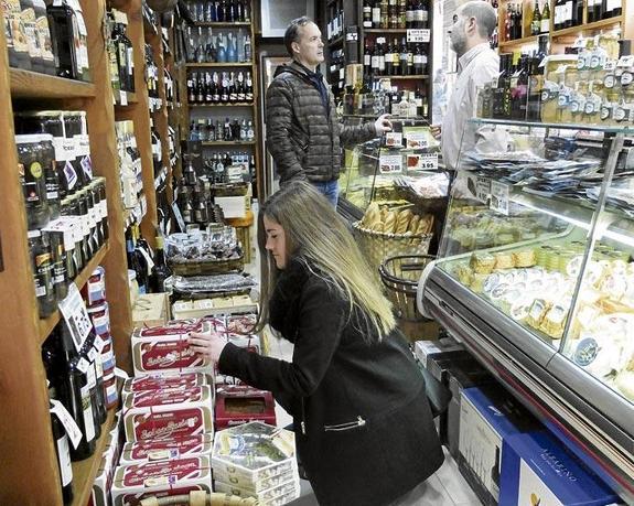 En Santander hay tiendas especializadas donde encontrar los mejores productos regionales.
