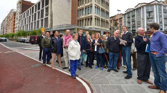 De la Serna con las asociaciones de vecinos de la zona
