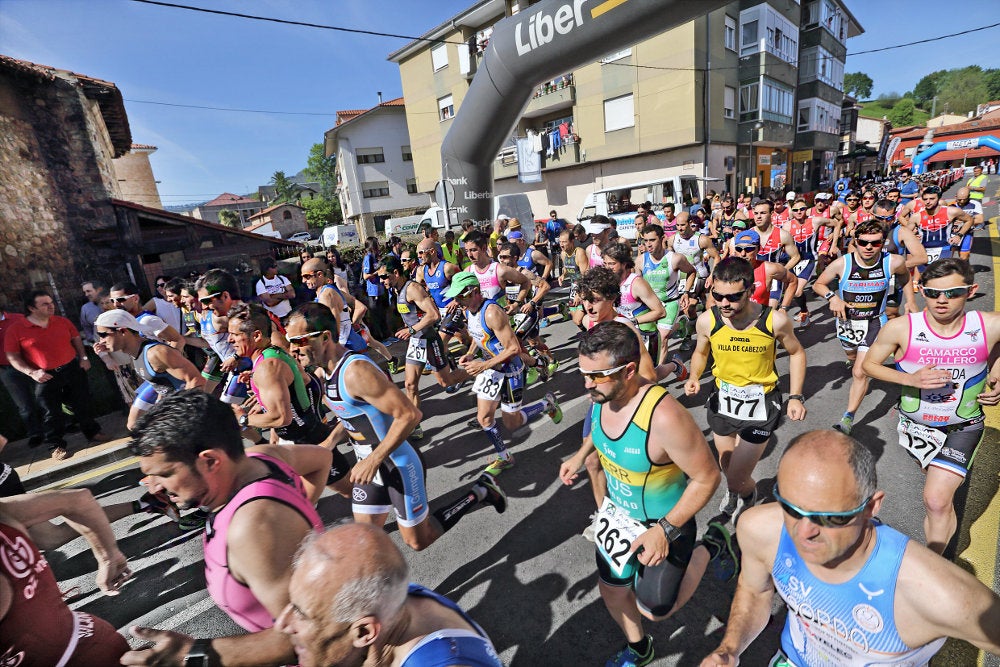 Numerosos atletas participaron en la prueba cántabra. 