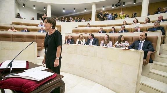 Dolores Gorostiaga, nueva presidenta del Parlamento de Cantabria.