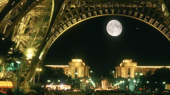 Fotografía nocturna de París.