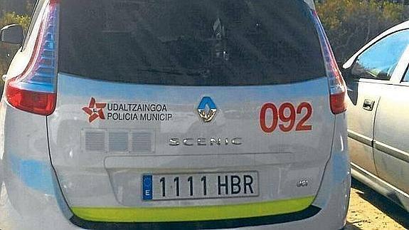 El vehículo, rotulado aún con los emblemas de la Policía Municipal de Bilbao el pasado sábado.