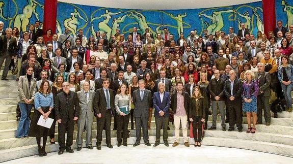 Foto de familia de todos los participantes de la nueva edición de STARTInnova en el Palacio de Festivales.