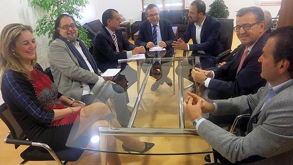 Reunión, este viernes, de la Ejecutiva de la Cámara de Comercio y representantes del Ayuntamiento de Torrelavega.