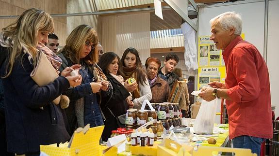 La miel, para la que el Gobierno de Cantabria busca la denominación de origen, fue una de las estrellas de los productos autóctonos de la región. 