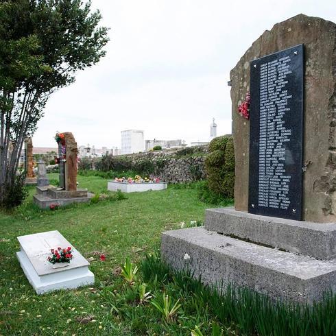 El 14 de abril de 2001 se levantaron en Ciriego los monolitos con los nombres de los fusilados en la represión franquista.