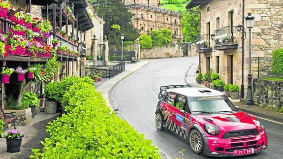 Los mejores coches y pilotos del Nacional volverán a Cantabria en el mes de julio. En la imagen, Monzón por Villacarriedo.