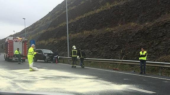 El accidente se ha producido en la A-8, dirección Bilbao. 