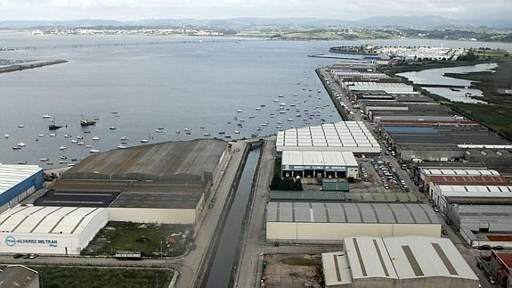 Vista aérea del polígono de Raos, afectado por la Ley de Costas.