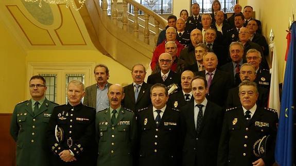 La Policía Nacional de Cantabria distingue a 17 agentes que se han jubilado