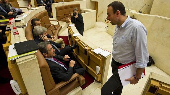 A Revilla le preocupa el efecto de la crisis de Podemos en la estabilidad de Cantabria