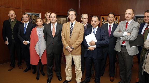 El consejero se ha reunido con los comités de las cámaras de Comercio