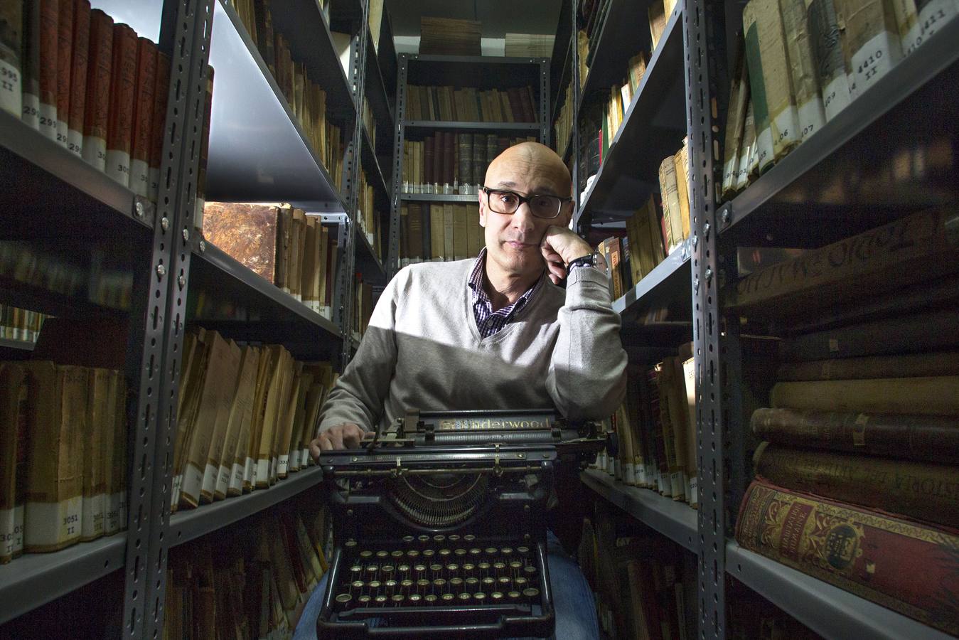 El poeta santanderino Juan Antonio González Fuentes en el Centro de Estudios Montañeses