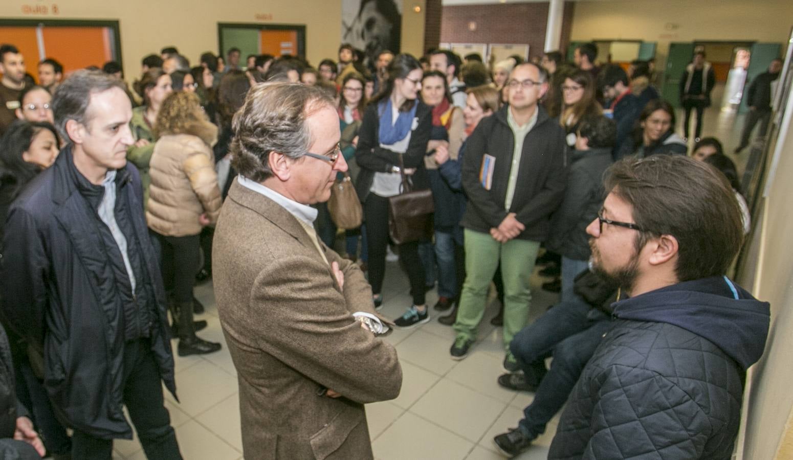 El ministro ha visitado a los alumnos antes del examen.