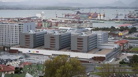 Edificio de las Tres Torres del Hospital Valdecilla.