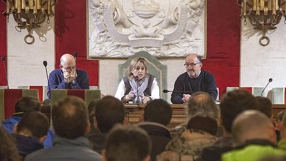 Bolado, durante la reunión informativa sobre la nueva agrupación de bomberos voluntarios.