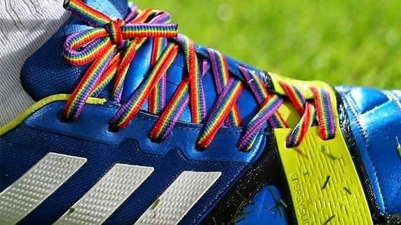 El Racing lucirá cordones de colores contra la homofobia