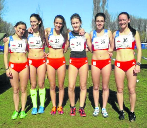 De izquierda a derecha María Álvarez, Laura Cabeza, Marina Clemente, Raquel Fernández, Inés González y Andrea Pérez, el equipo cántabro juvenil femenino. 