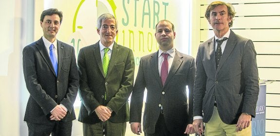 De izquierda a derecha, Enrique Casado, Juan de Miguel, Alberto Fuentes y Pedro Irureta, representantes de las empresas participantes. :: celedonio