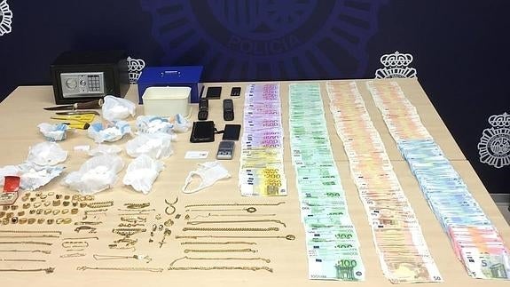 La Policía detiene a un traficante de drogas y a cuatro de sus camellos en Santander
